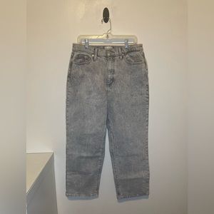 Universal Threads size 12 straight leg jeans. Super cute bleached denim.